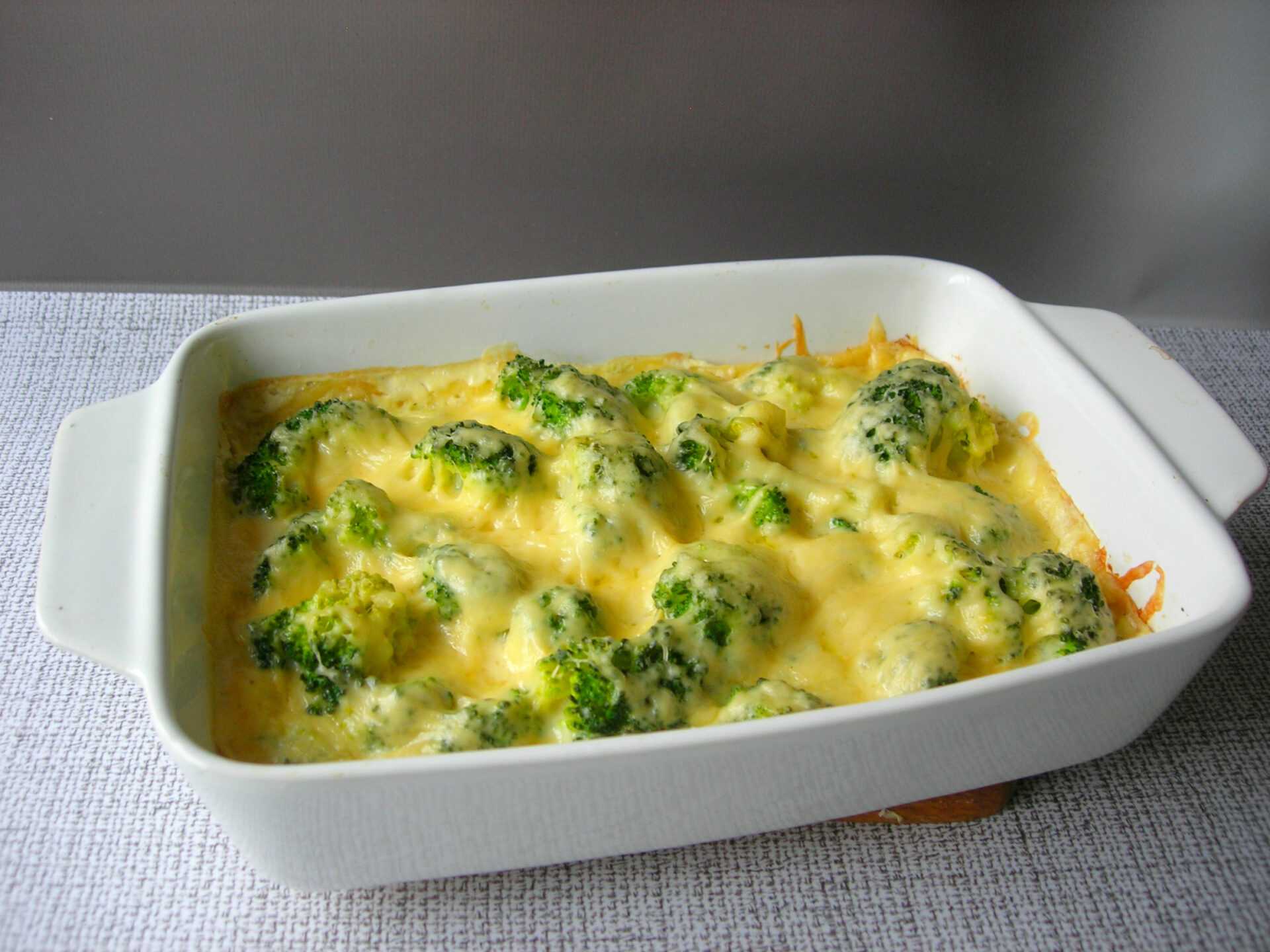 Запеканка из брокколи, кабачка и куриного филе