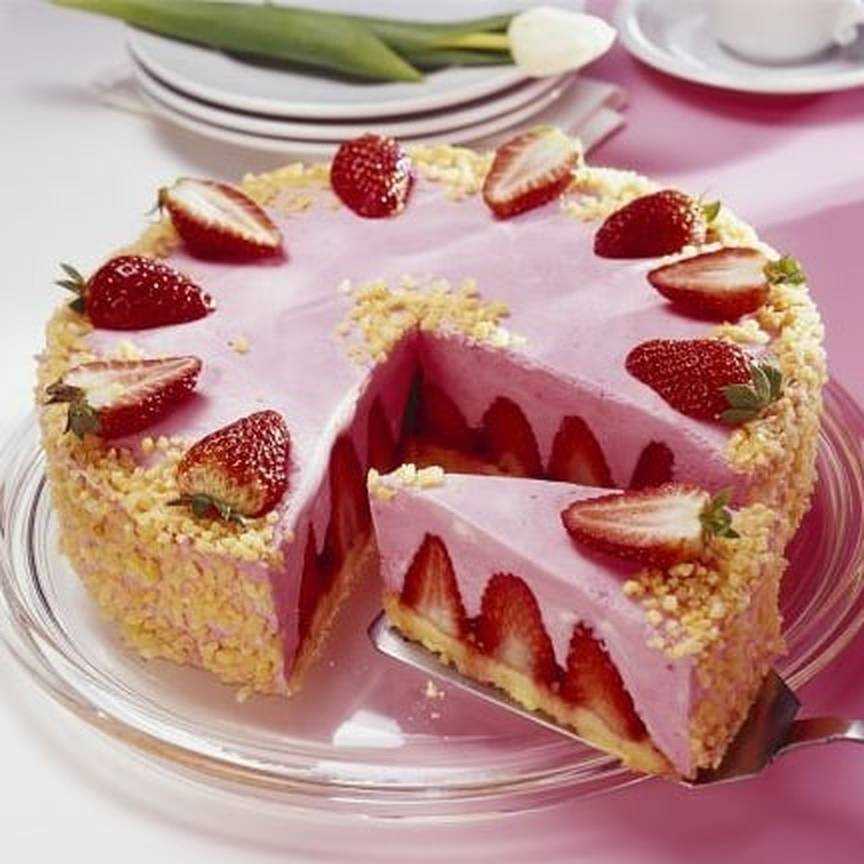 Клубничный торт – 6 рецептов очень вкусного и ароматного ягодного торта