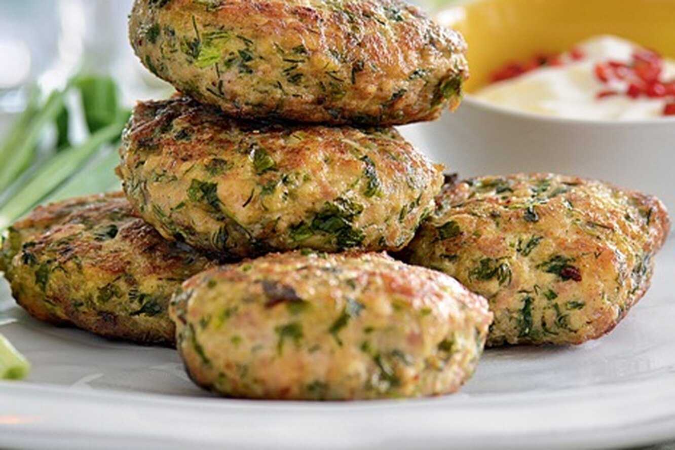 Топ-9 диетические котлеты из куриного фарша в духовке и на пару
