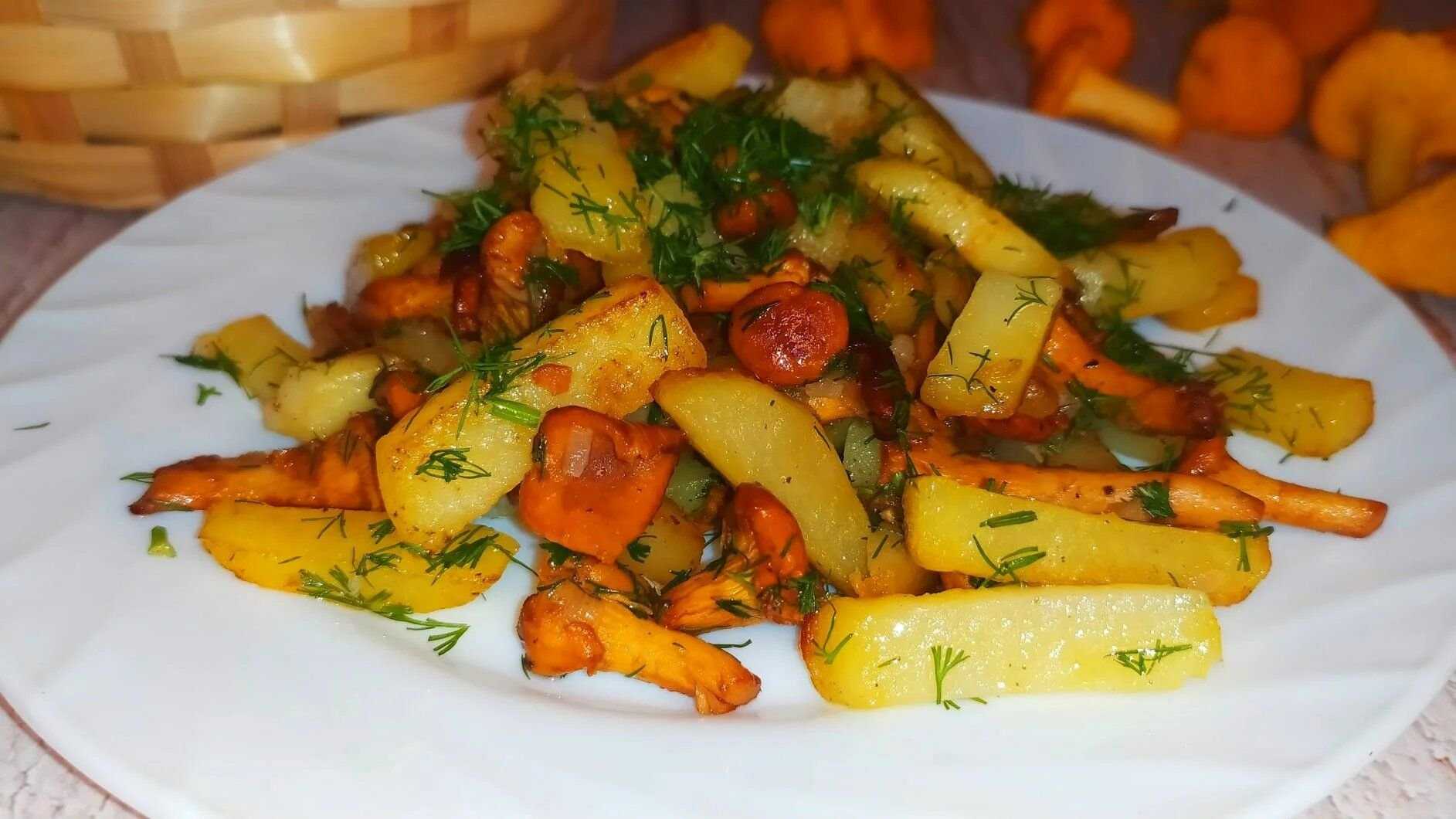Тушеный картофель с лисичками в мультиварке. сказочно вкусные лисички с картофелем и сметанной заливкой в мультиварке