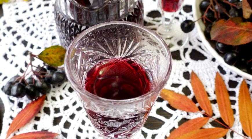 Настойка из черноплодной рябины 🥃 – 10 простых и полезных рецептов