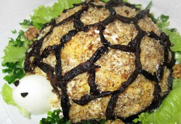 Салаты с копченой курицей — 11 вкуснейших и простых рецептов