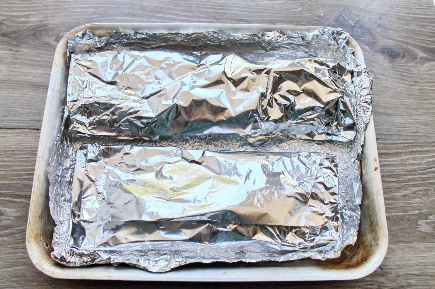 В какую сторону фольги надо заворачивать продукты при запекании: все, что вы не знали