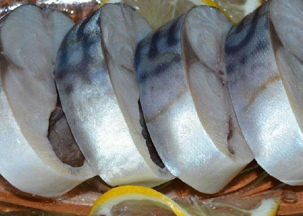 Как засолить скумбрию дома - рецепт с пошаговыми фото | меню недели