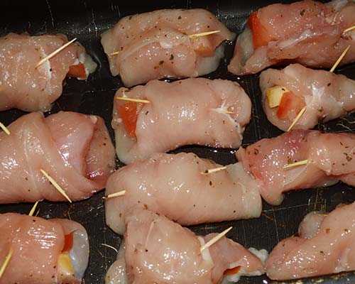 Куриные рулетики с начинкой в духовке