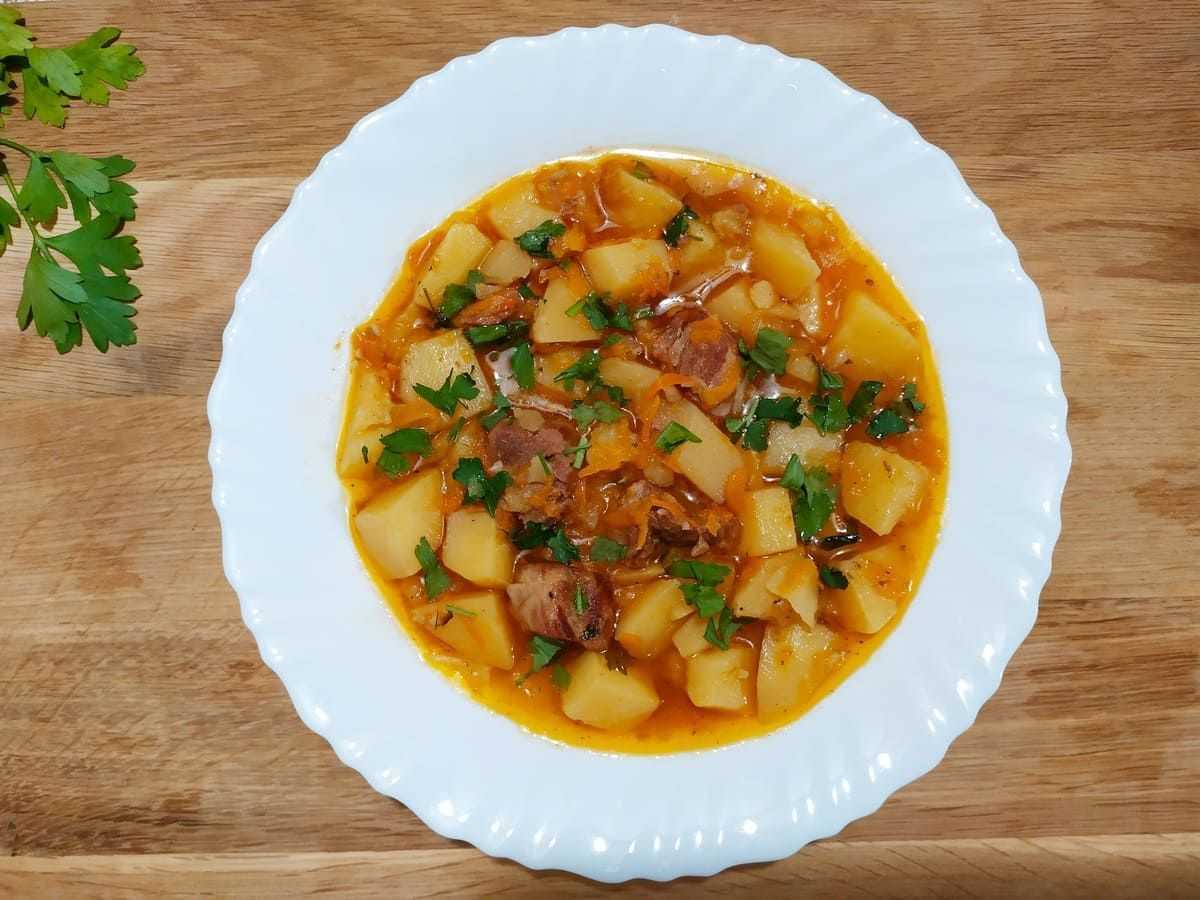 Свиные ребра, тушенные с овощами - рецепт с пошаговыми фото | меню недели
