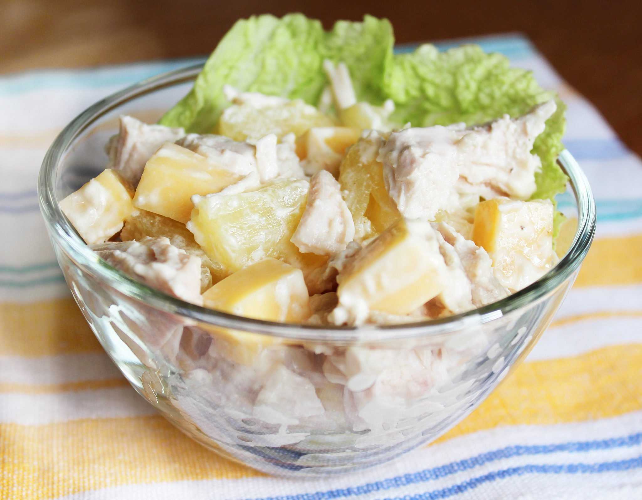 Салат с ананасом и курицей - 10 вкусных классических рецептов