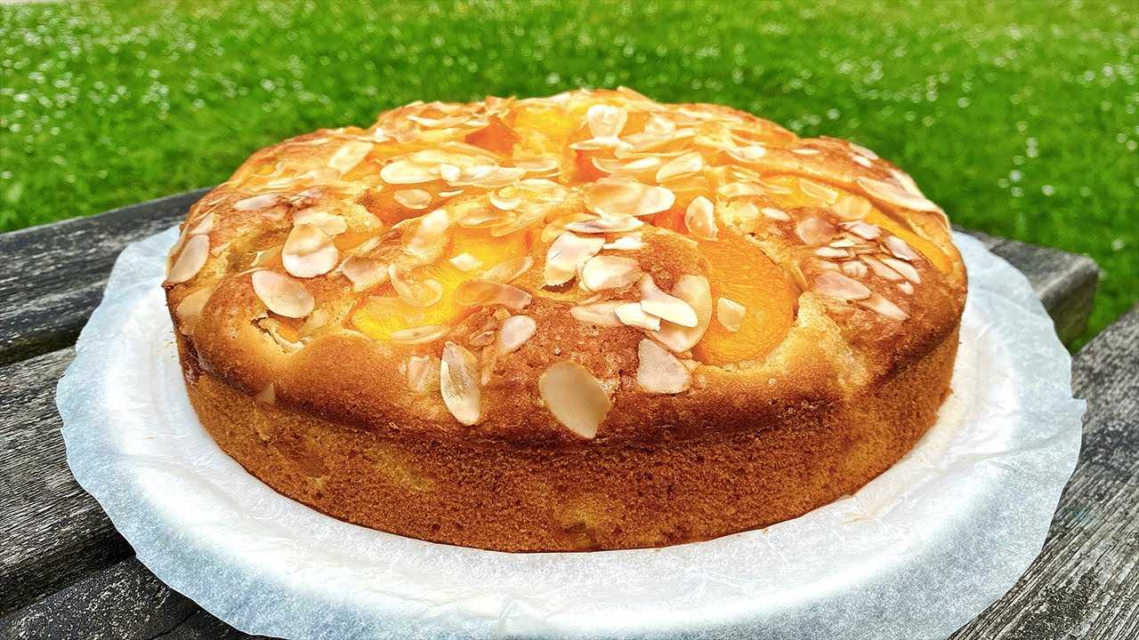 Шоколадный пирог с консервированными персиками в мультиварке