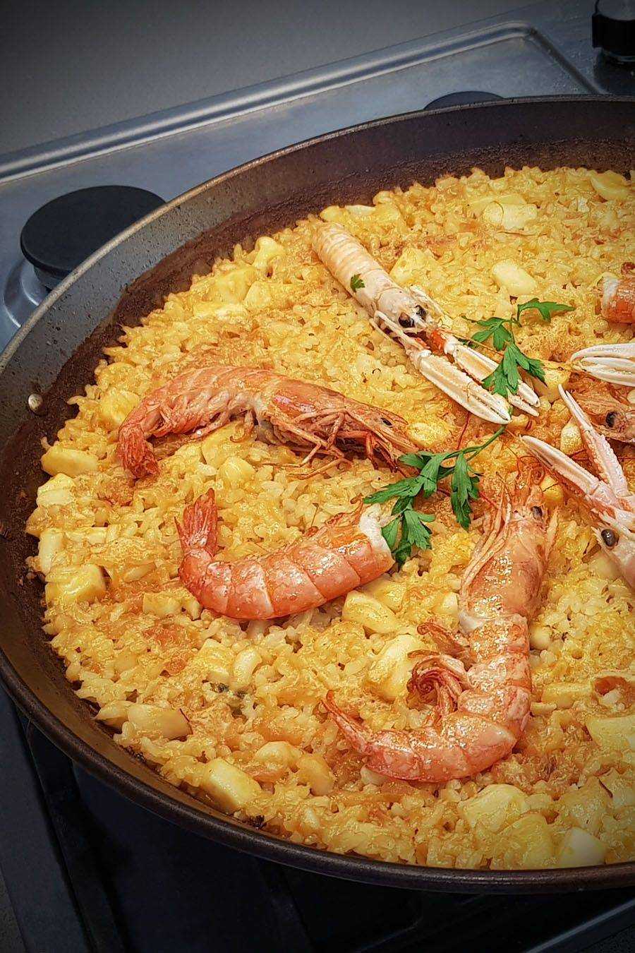 Паэлья с курицей и морепродуктами: классические рецепты, особенности приготовления