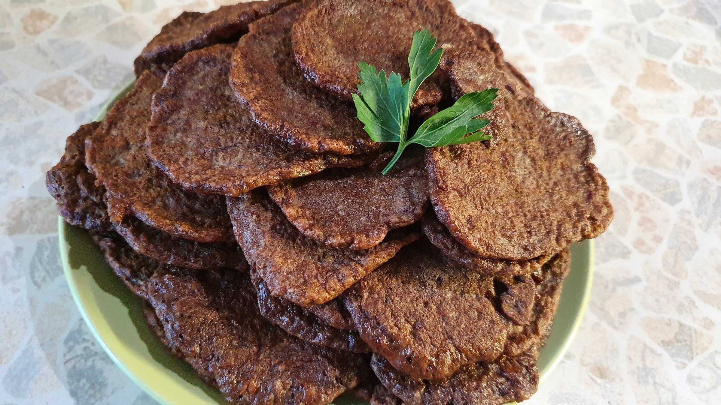 Мягкие печеночные оладьи из говяжьей печени — 8 очень вкусных рецепта