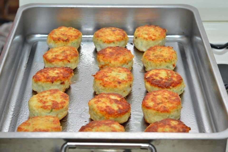 Диетические куриные котлеты в духовке: рецепты приготовления для пп
