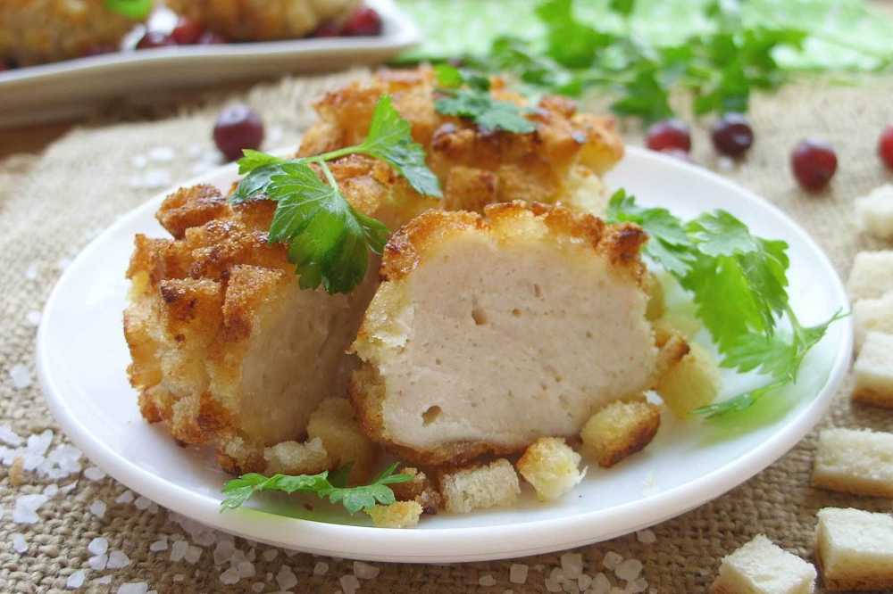Пожарские котлеты – 7 вкусных классических рецептов их курицы, с панировкой из сухариков, готовим пошагово