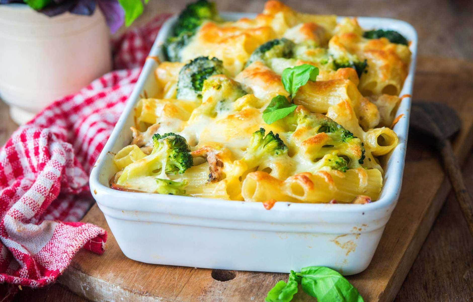 Курица с брокколи в духовке - 7 рецептов со сливками, сыром, запеканка