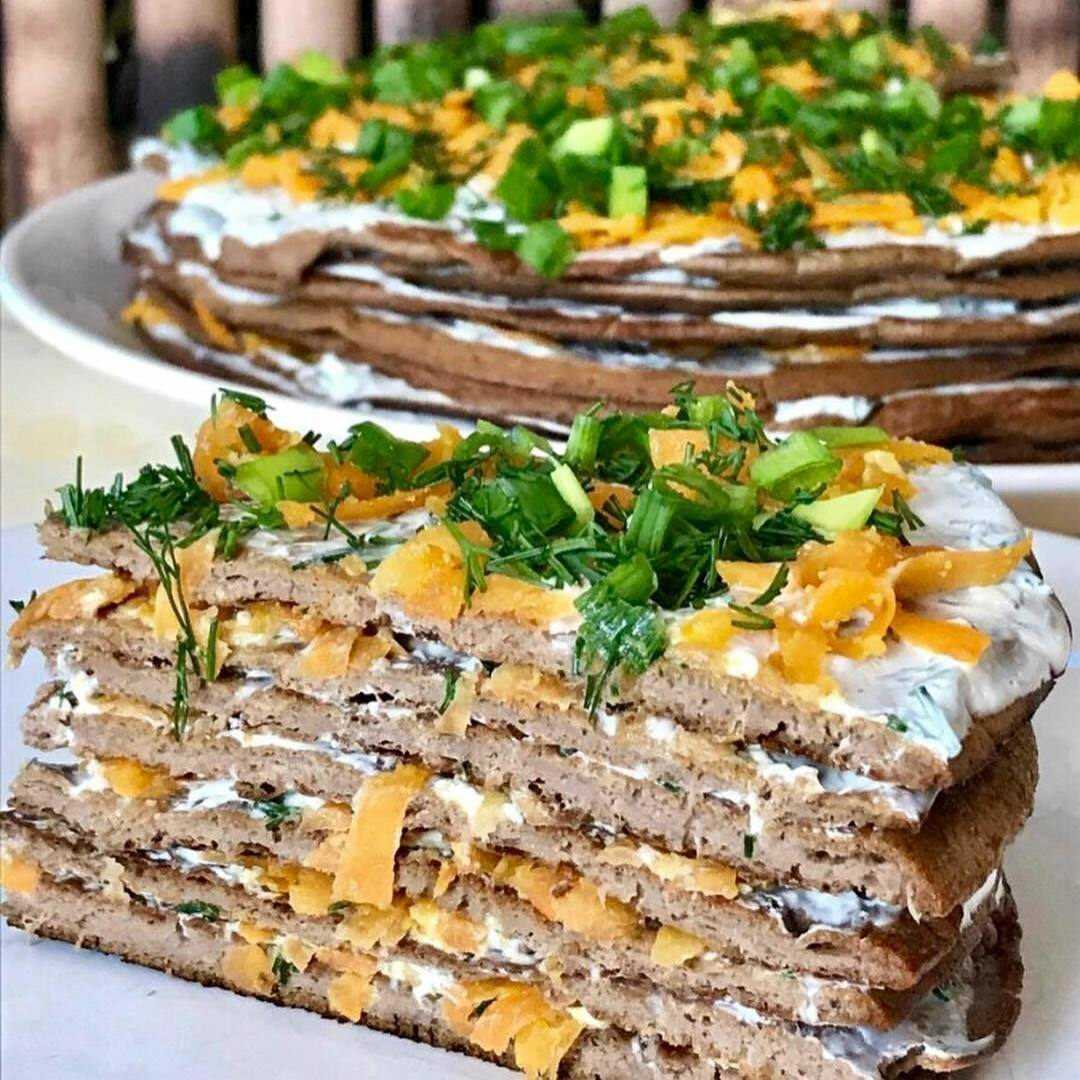 Салат из печени и огурцов солёных: моркови и лука