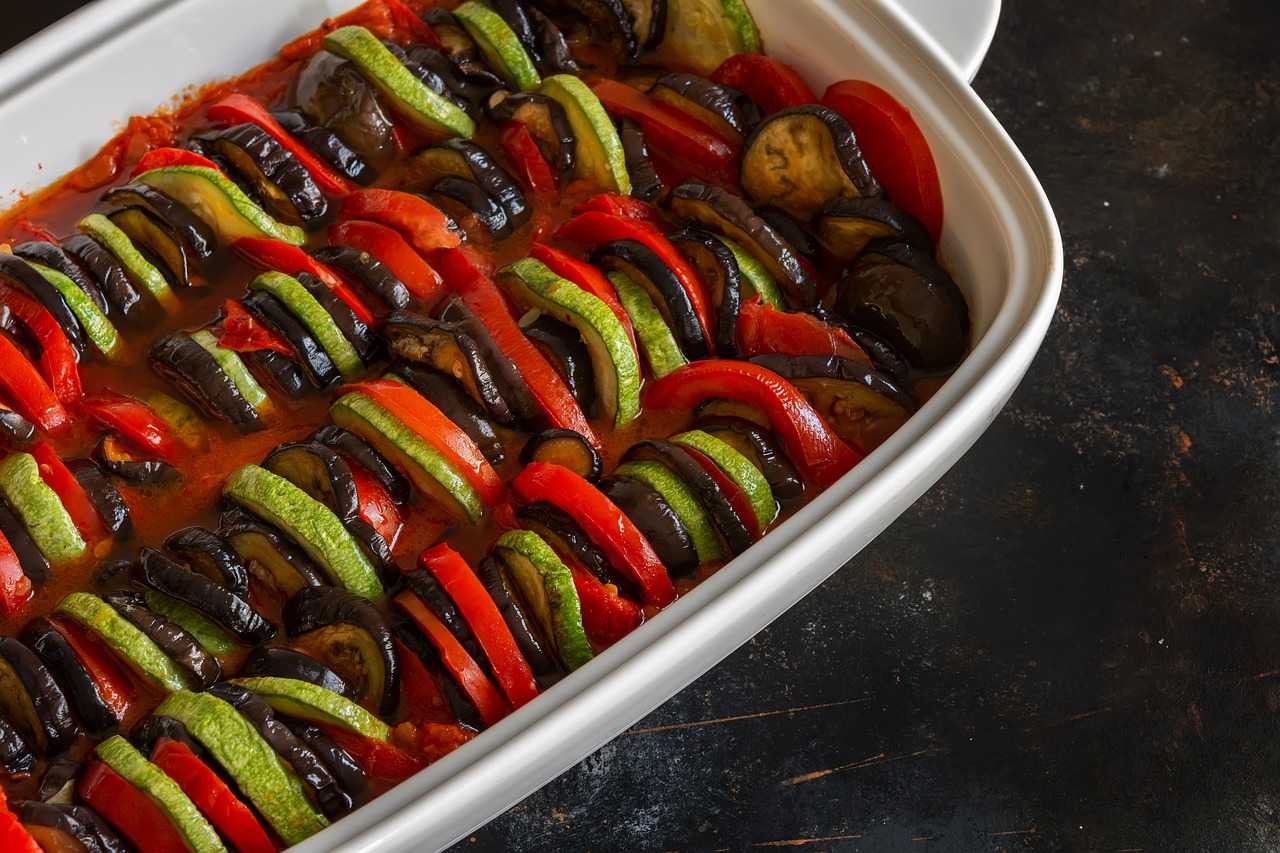 Мясо по-французски из куриного филе в духовке - 3 вкусных рецепта