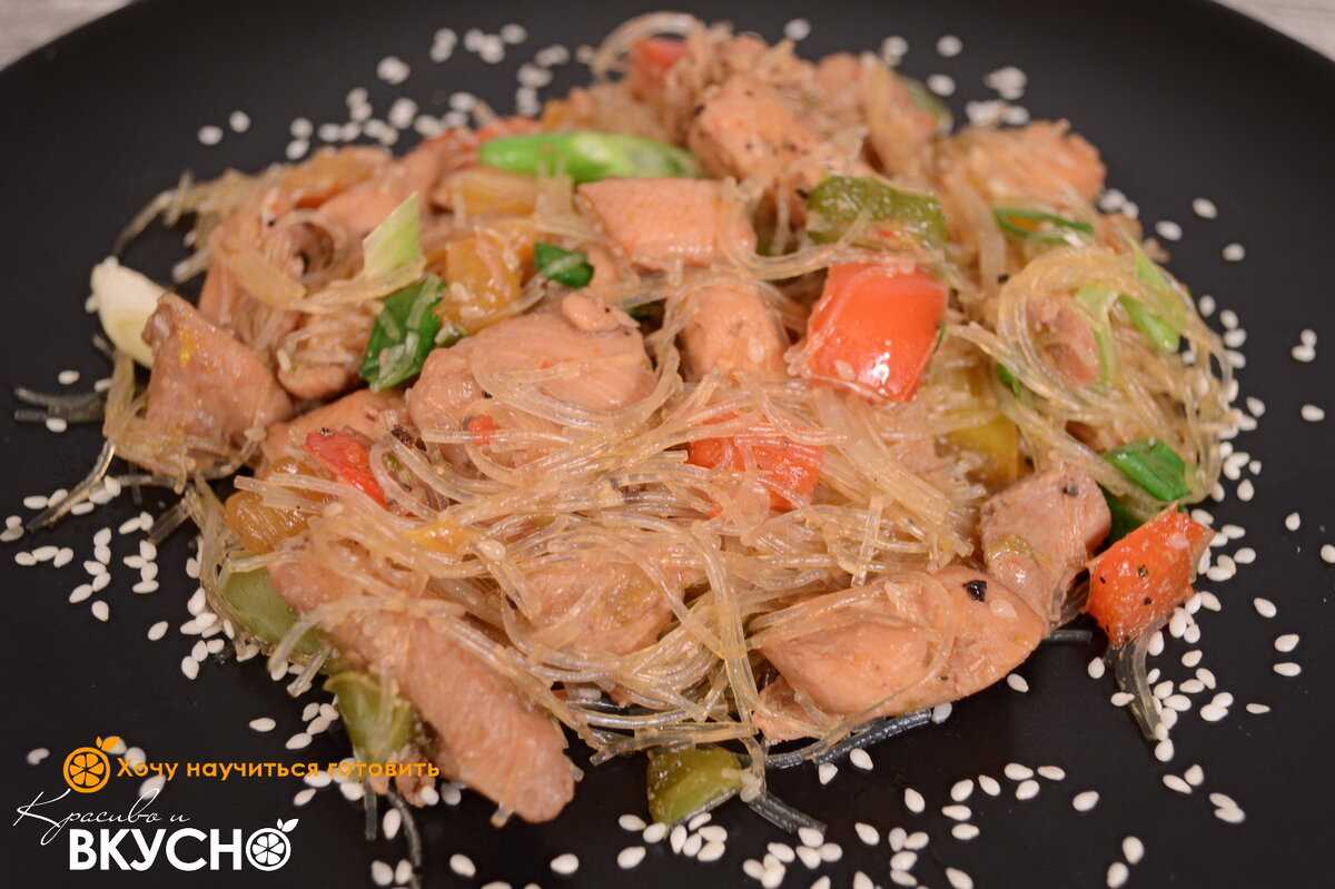 Фунчоза с курицей и овощами