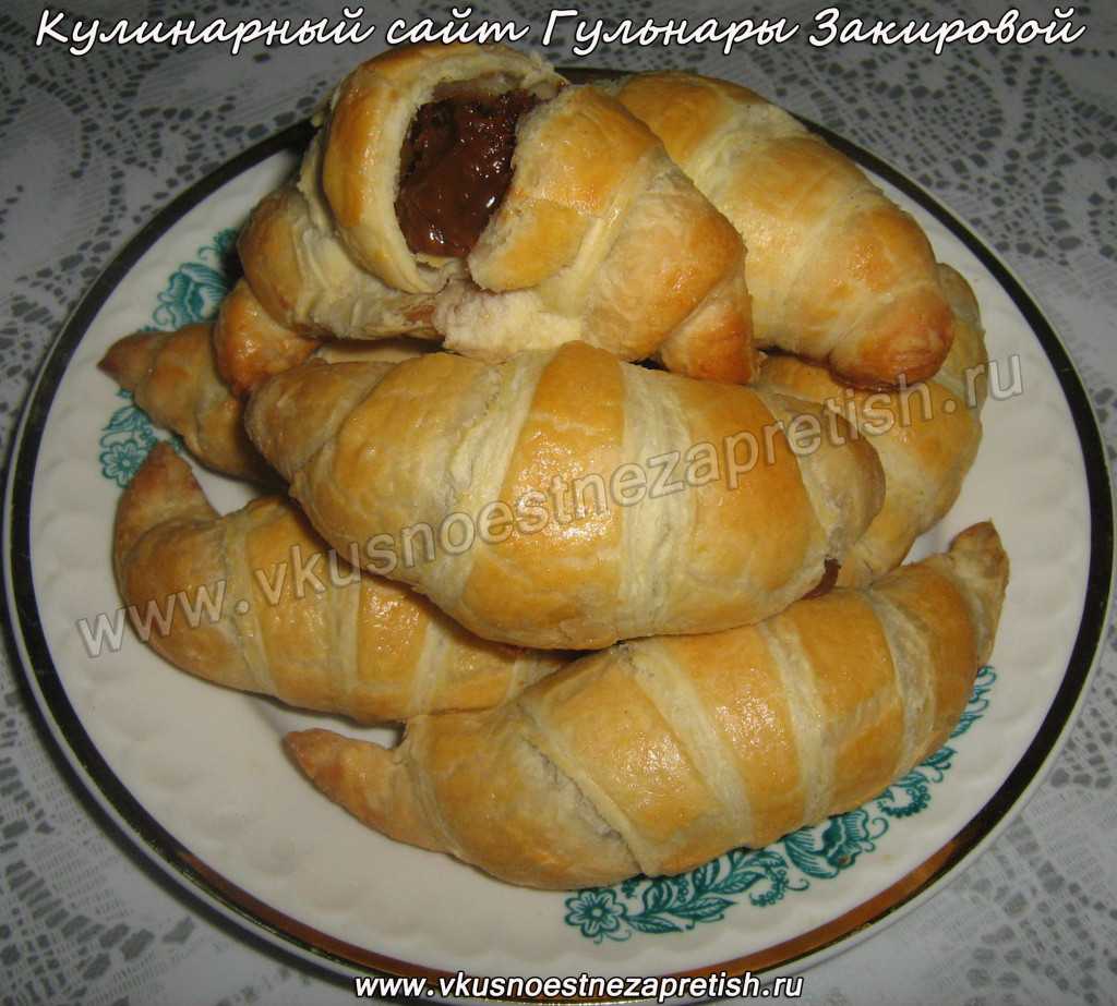 Круассаны дрожжевые с варёной сгущёнкой