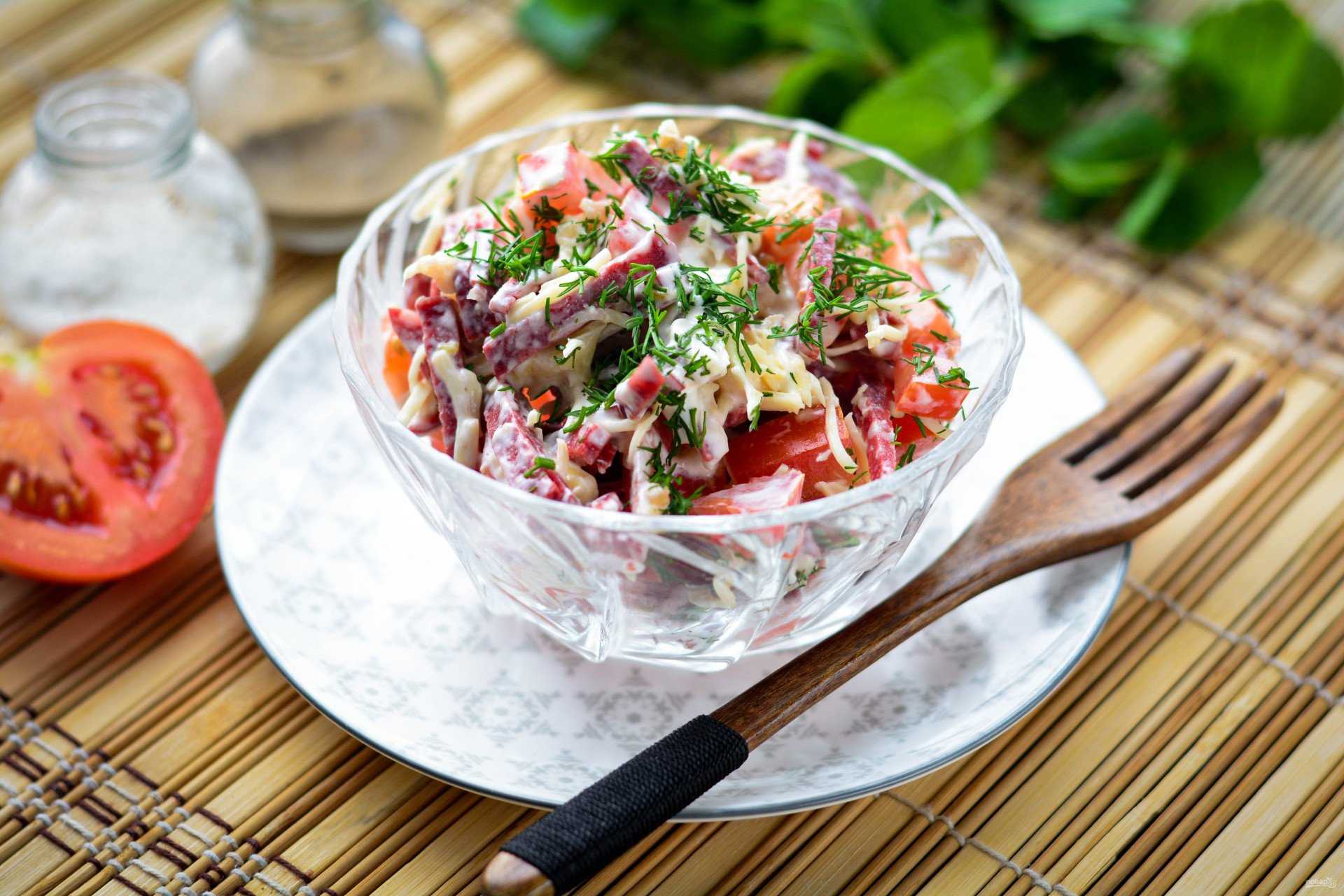 Пп оливье — 8 рецептов без майонеза и картошки, со сметаной, курицей, креветками и авокадо