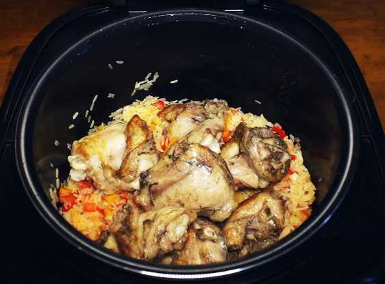 Куриные бедрышки с рисом в духовке