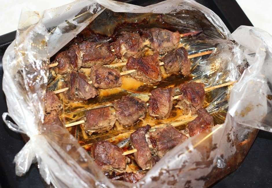Шашлык в духовке: 5 простых рецептов мягкого и сочного мяса + секрет маринада