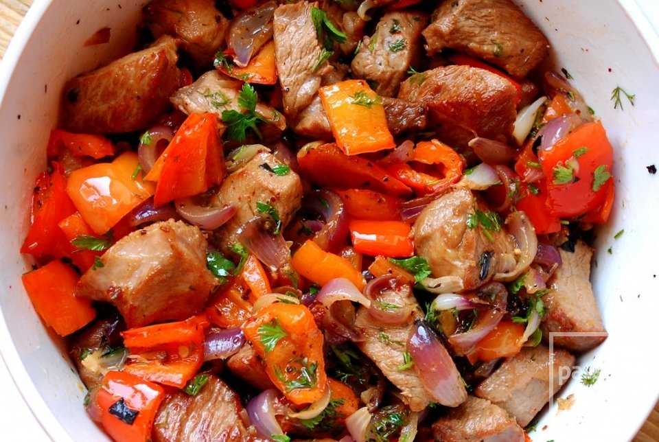 Мясо по-французски – классическое блюдо из свинины, запеченное в духовке (самые вкусные рецепты)