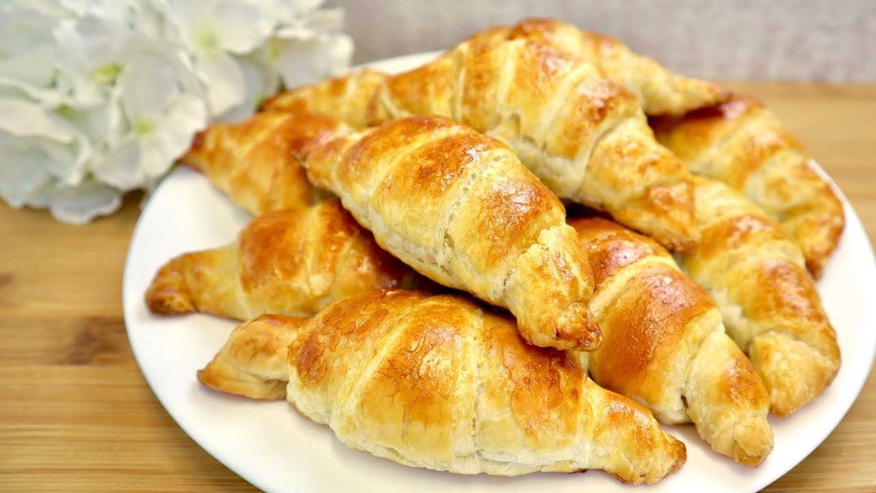 Круассаны со сгущенкой: рецепт приготовления. круассаны из слоено-дрожжевого теста с вареной сгущенкой