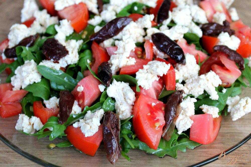 Простой, а главное реально вкусный декор сделает салат особенным (+ 2 рецепта)