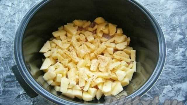 Курица с картошкой в мультиварке