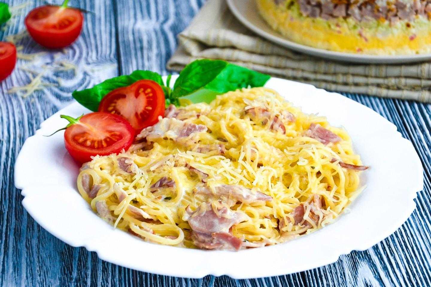 Паста с беконом и томатами