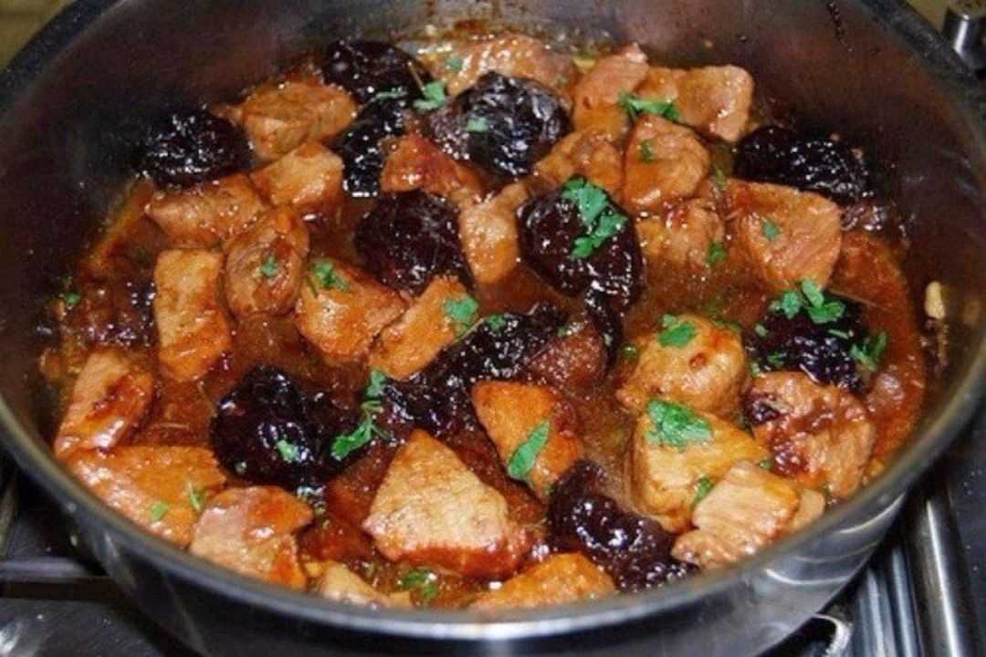 Готовим в мультиварке вкусное и полезное мясо с черносливом