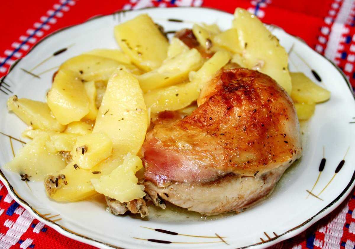 Курица с картошкой, запеченная в мультиварке: лучшие рецепты