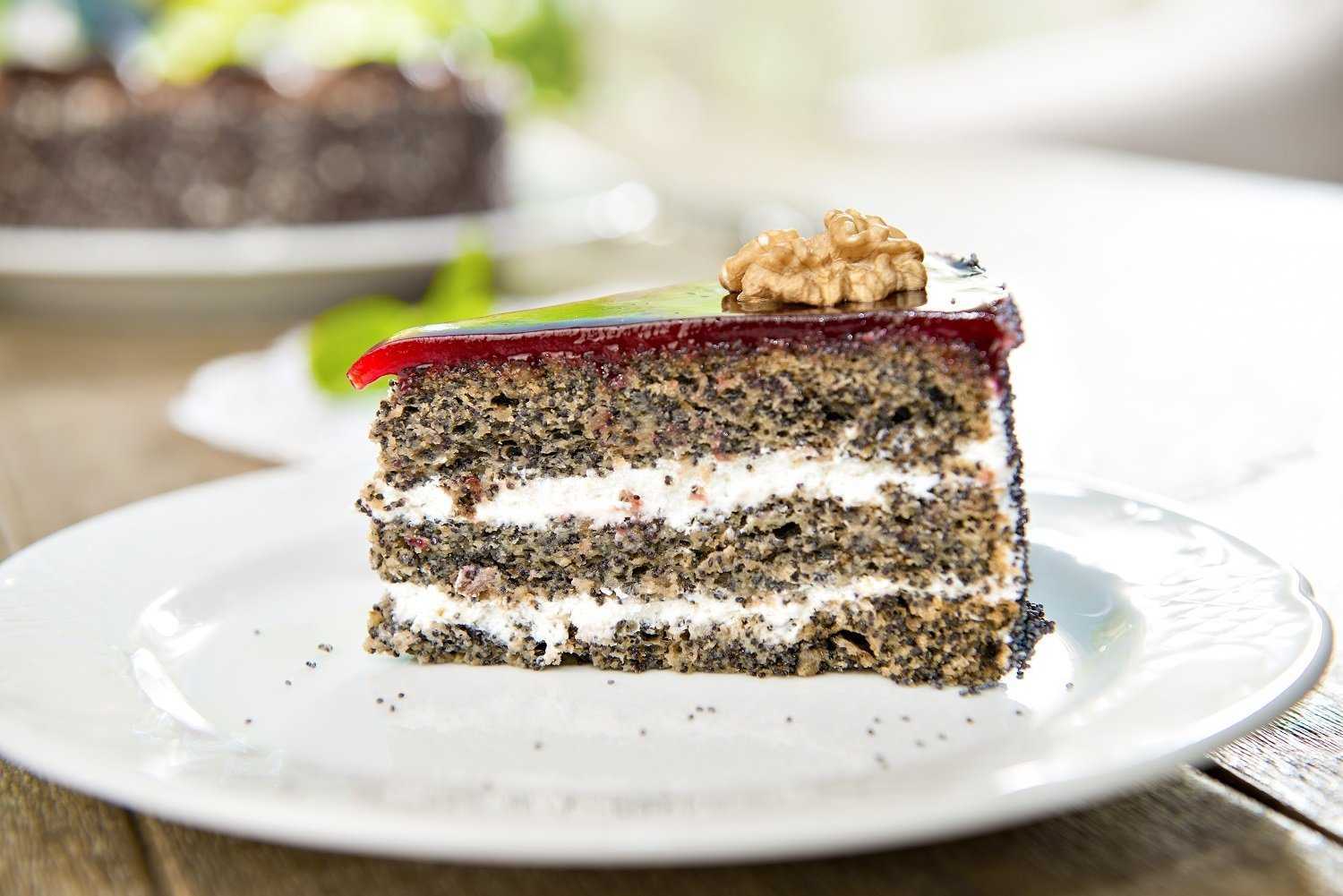 Маковый торт с медовым кремом и ягодами - lovecooking.ru