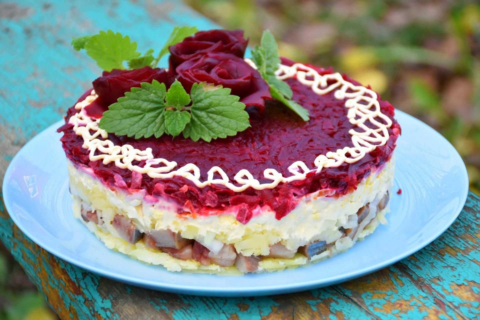 Селедка под шубой: 10 классических рецептов + слои по порядку