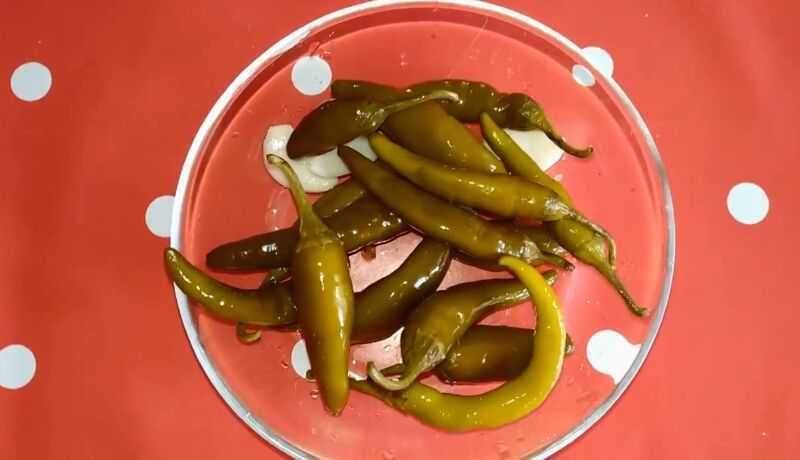 Горький перец на зиму: 10 вариантов закуски с огоньком!
