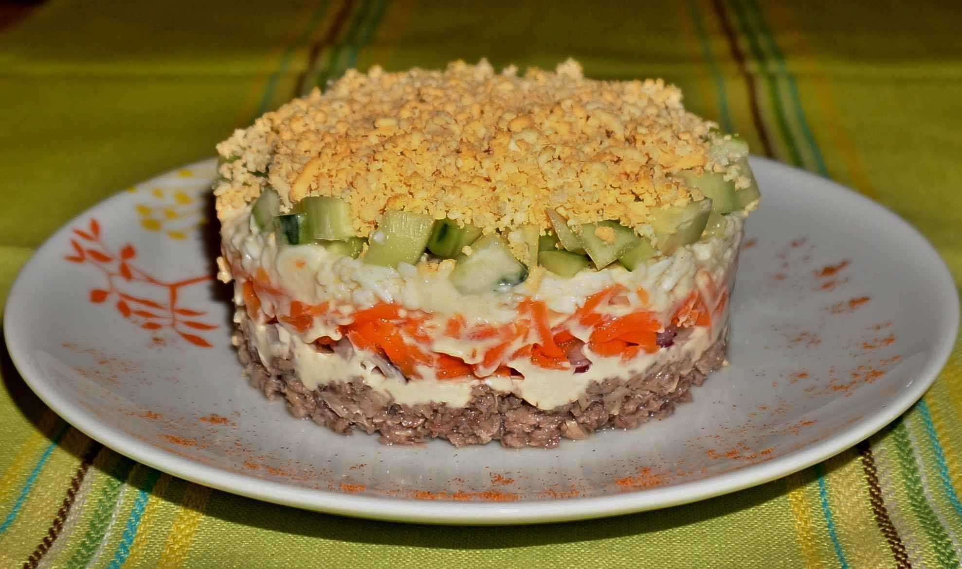 Салат с рыбными консервами-вкусные рецепты с фото
