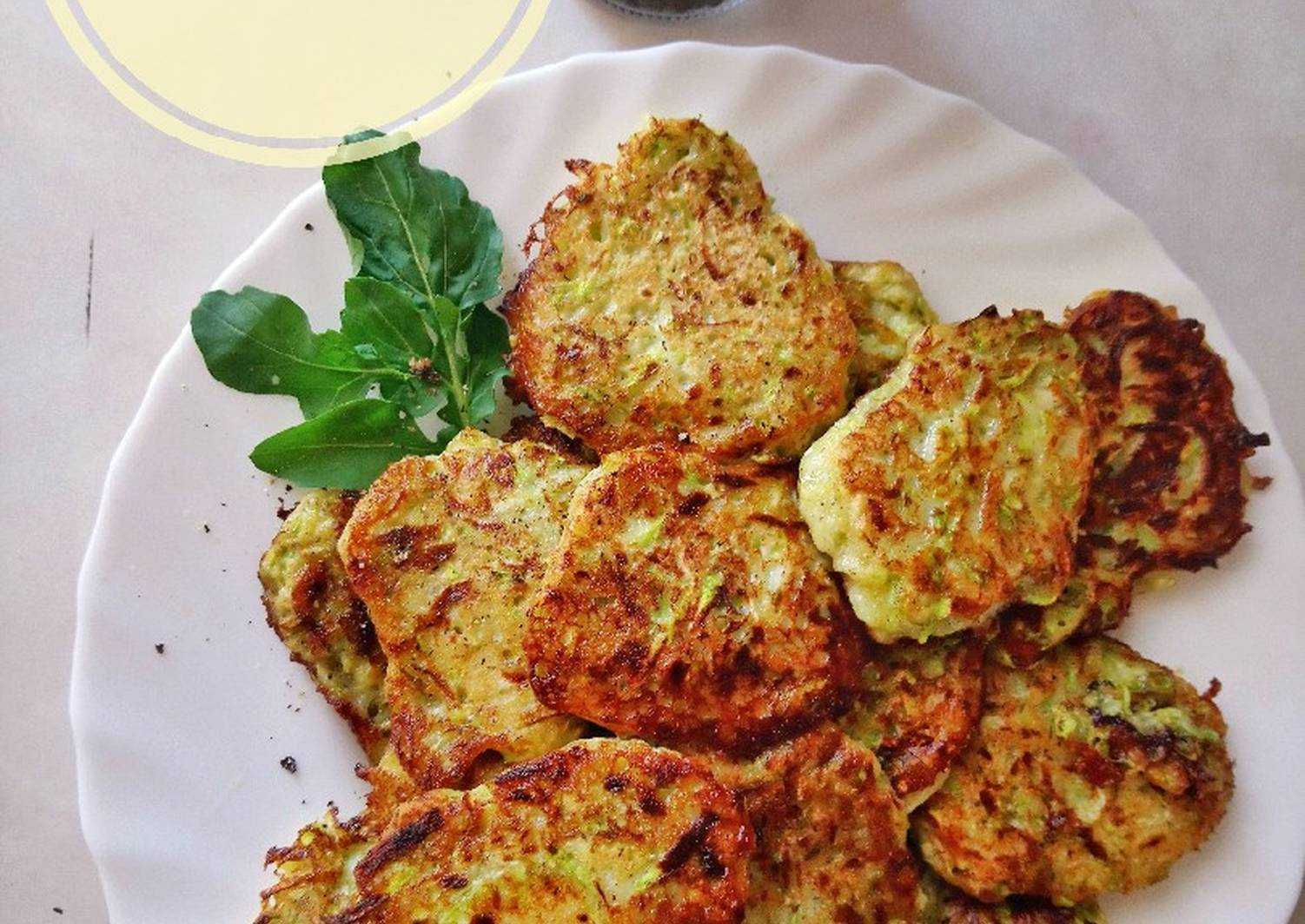 Топ-14 простых, вкусных рецептов кабачковых оладий на сковороде