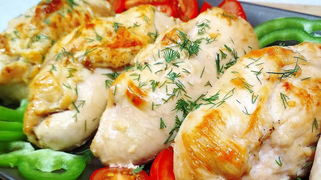 Куриные грудки кусочками вкусно приготовленные в мультиварке