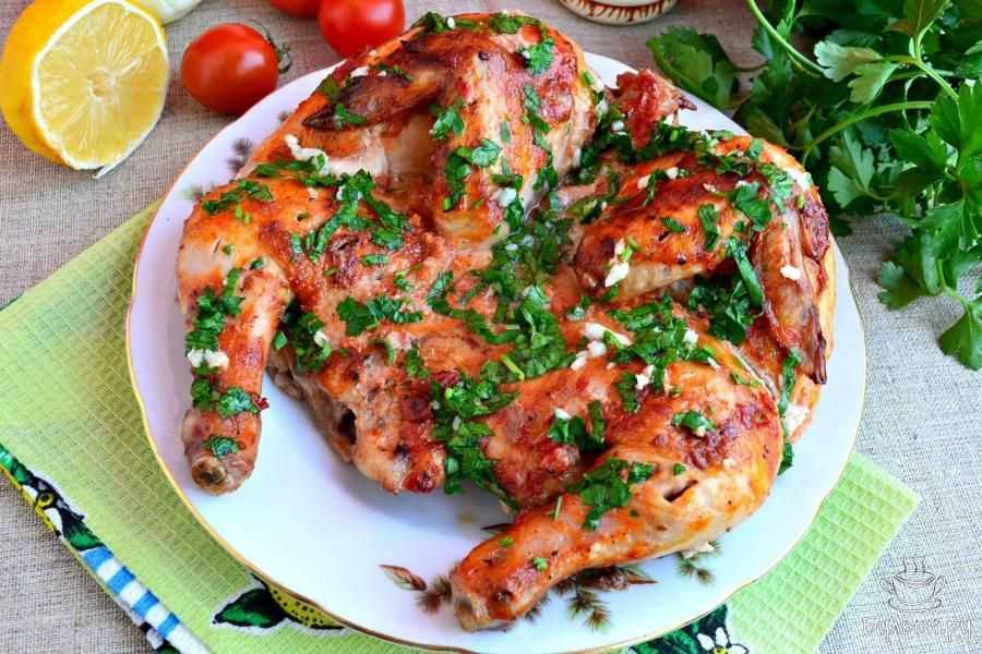 Рецепт куриного бедра с майонезом и аджикой в духовке