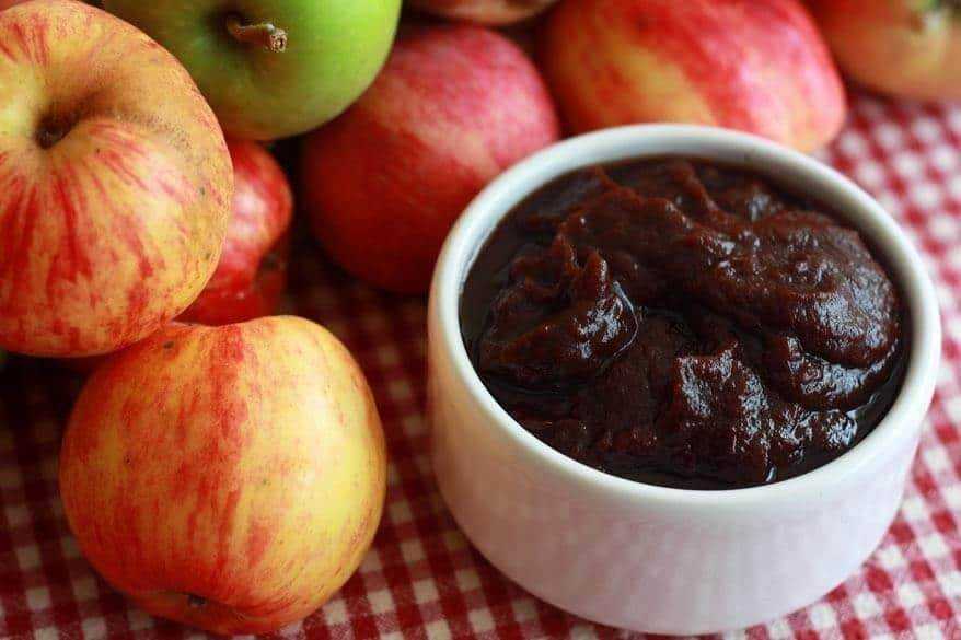 Запеченные яблоки в мультиварке — целиком, кусочками, с разными начинками