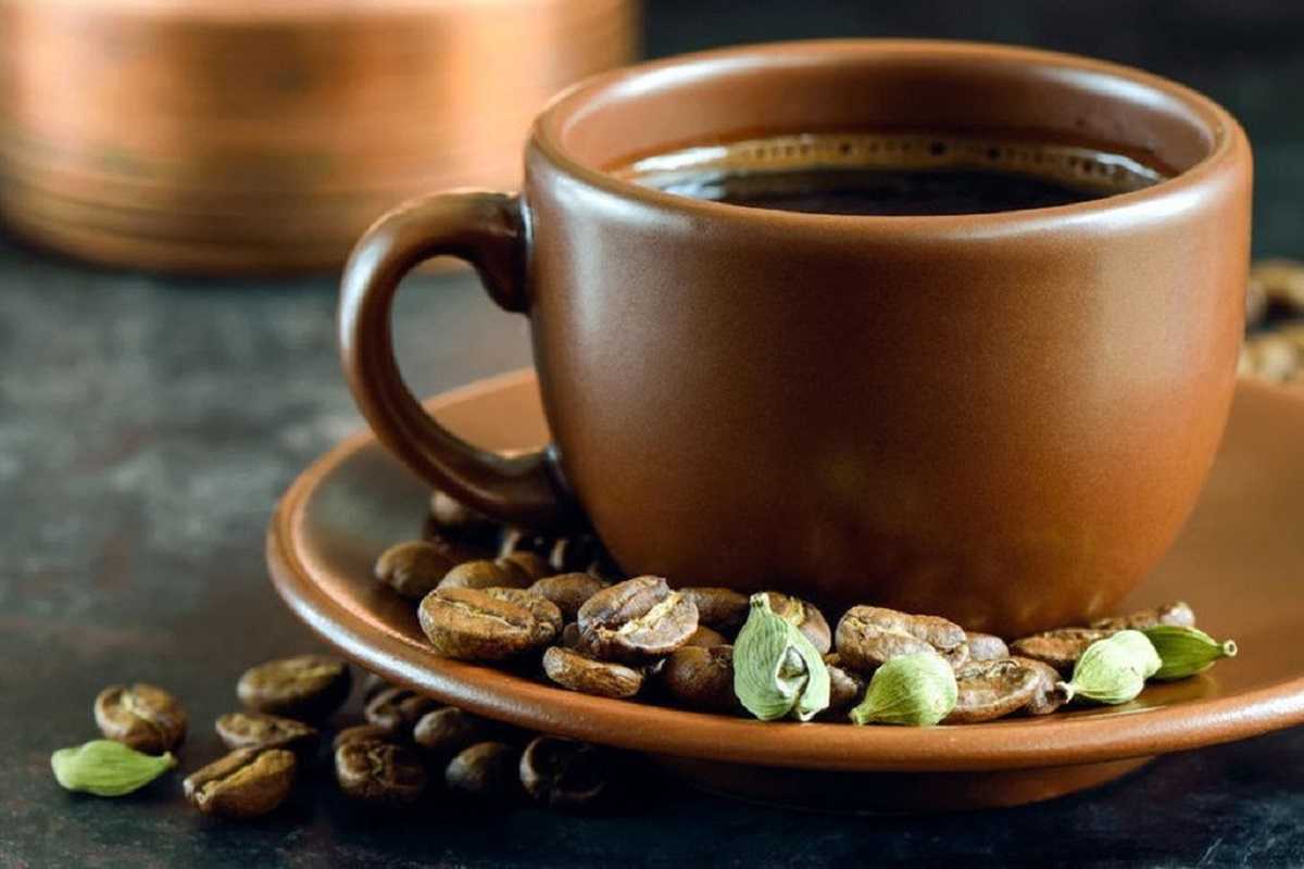 Кофе с кардамоном, полезные свойства, рецепты приготовления: в турке, с корицей