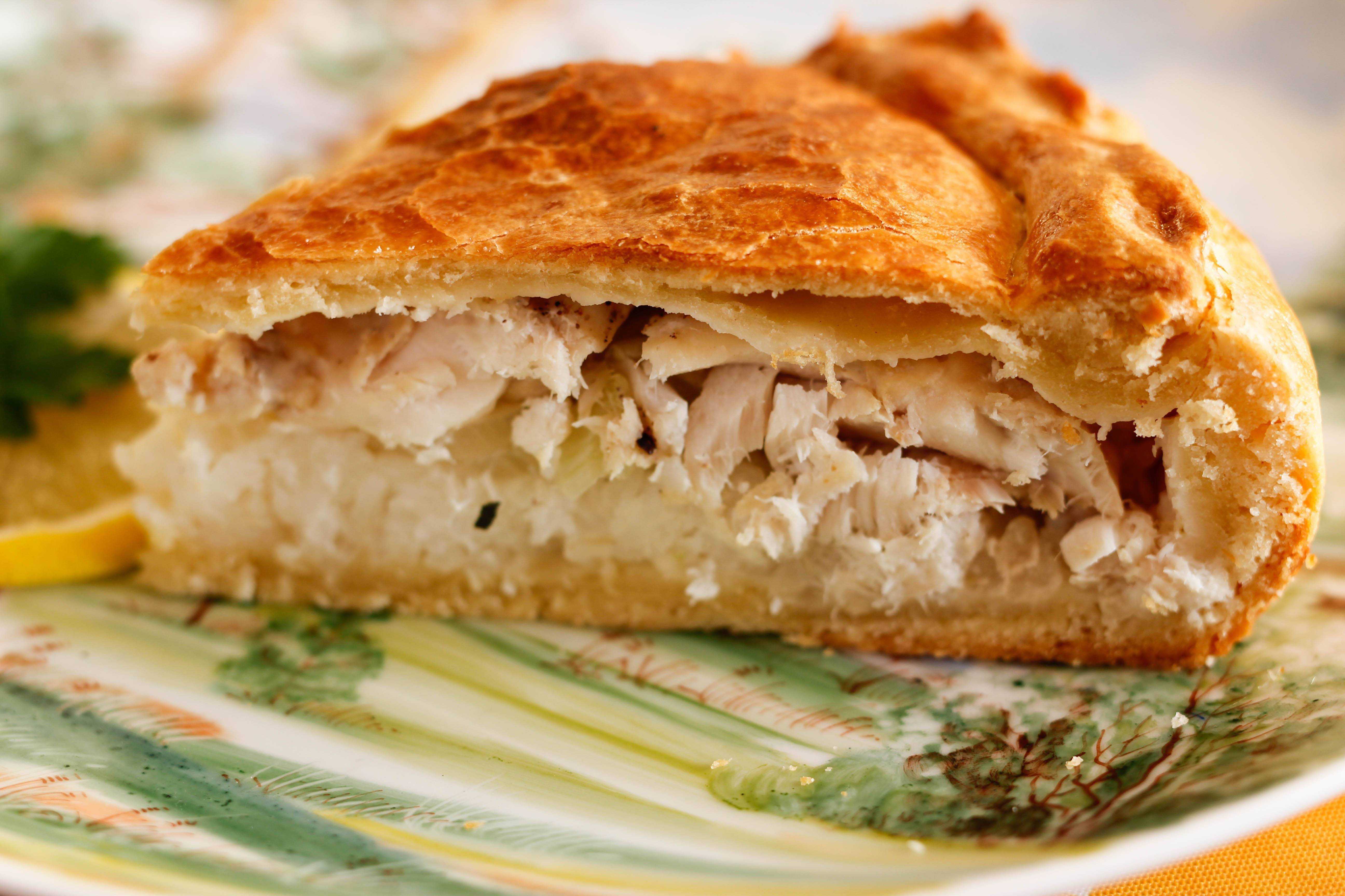 Рыбный пирог из свежей рыбы – 10 простых и очень вкусных рецептов