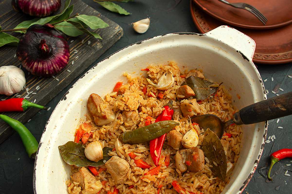 Как приготовить рис с мясом в духовке: 5 рецептов