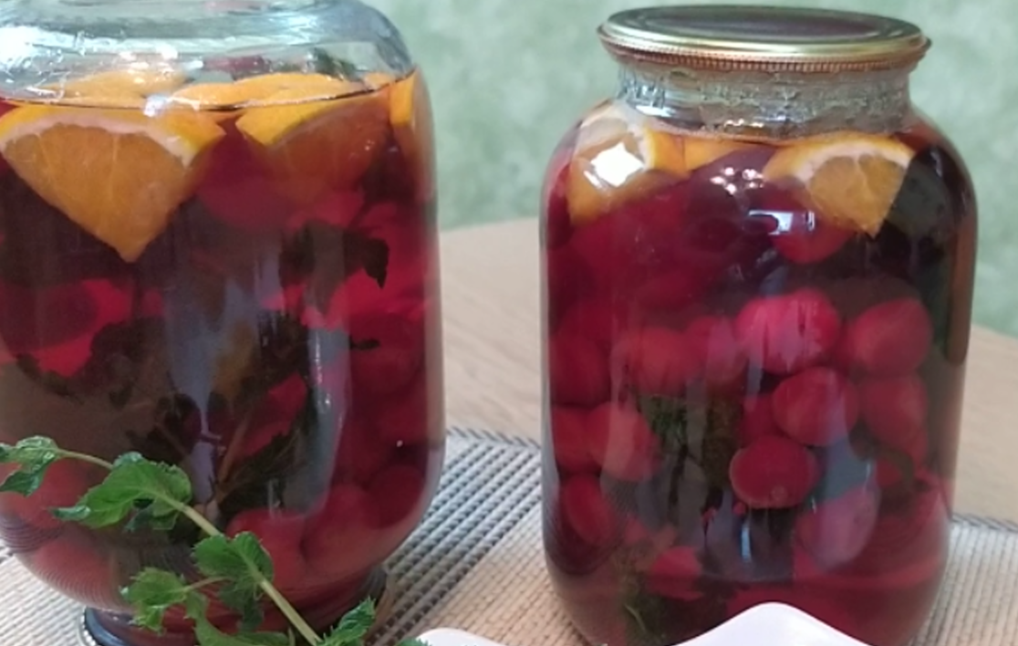 Варим компот из вишни с мятой