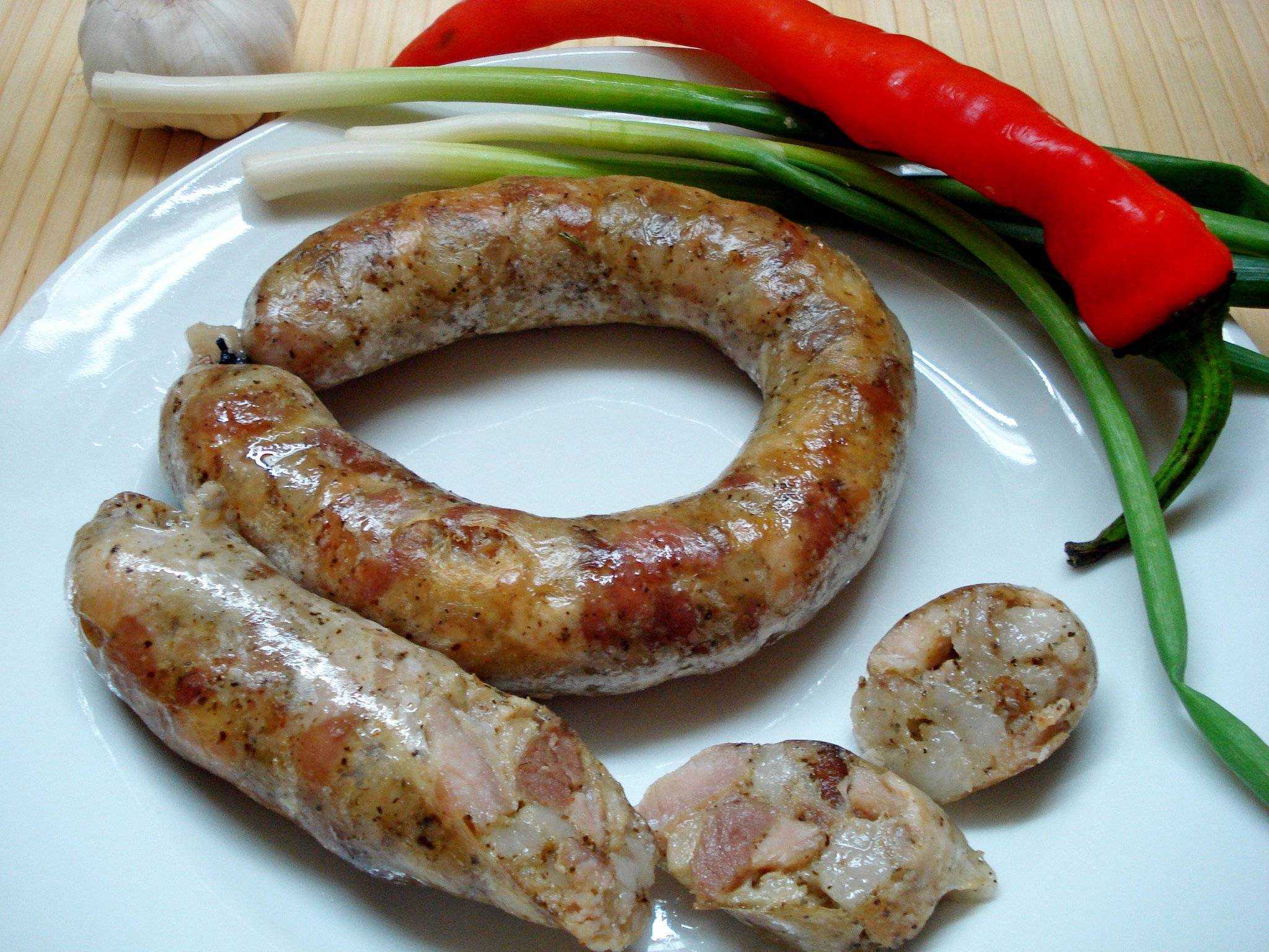 Пошаговый рецепт вкусной домашней колбасы из свинины в домашних условиях. рецепт домашней колбасы из свинины в кишке. как делать колбасу в домашних условиях?