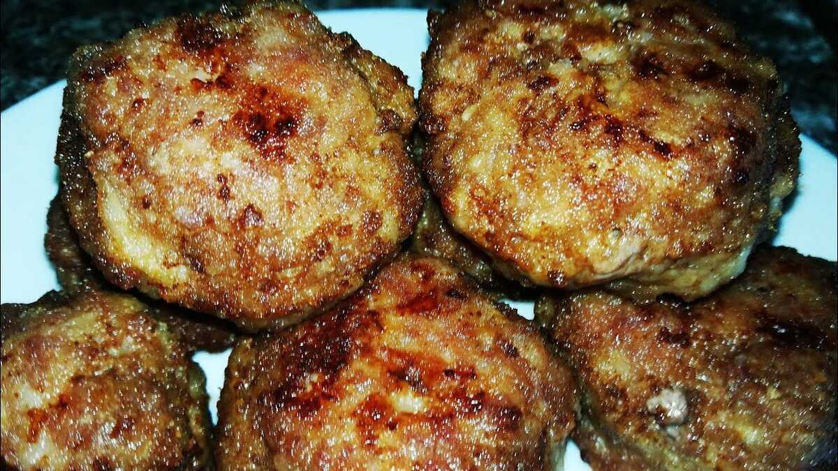 Сколько жарить котлеты на сковороде из фарша (по времени)