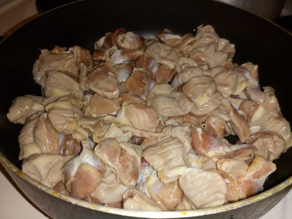 Требуха по-домашнему с луком на сковороде