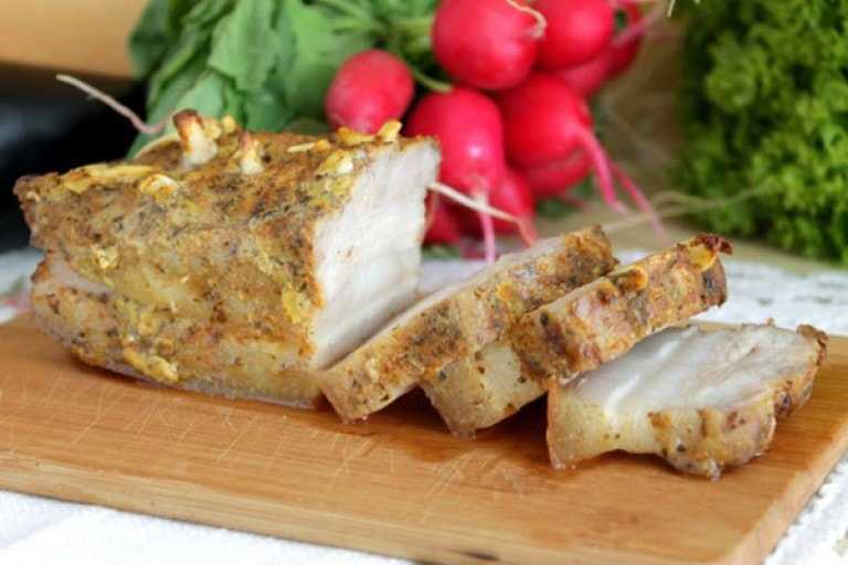 Как засолить вкусное сало дома, чтобы таяло во рту: простые и доступные рецепты приготовления