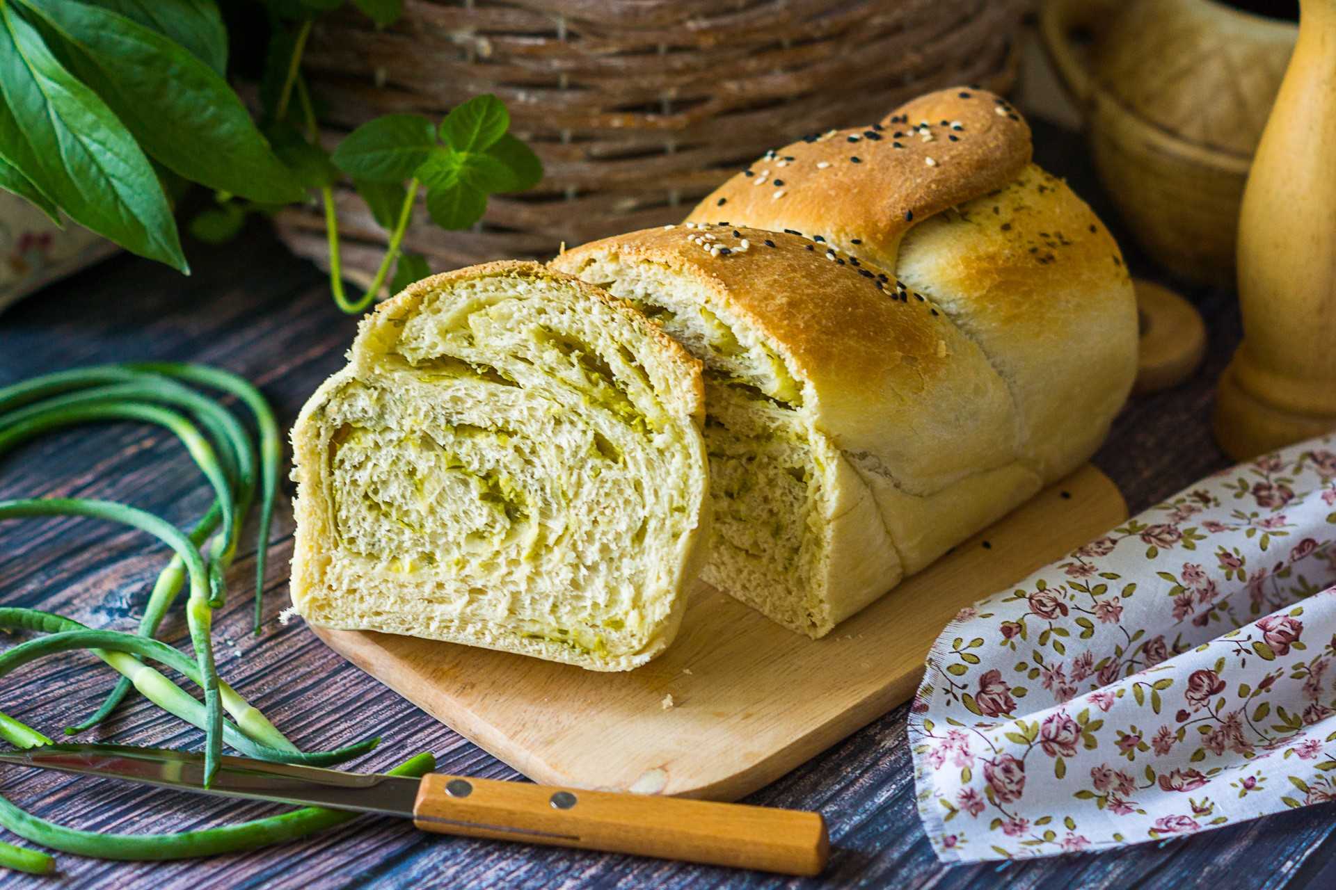 Белый хлеб с куркумой. хлеб с куркумой