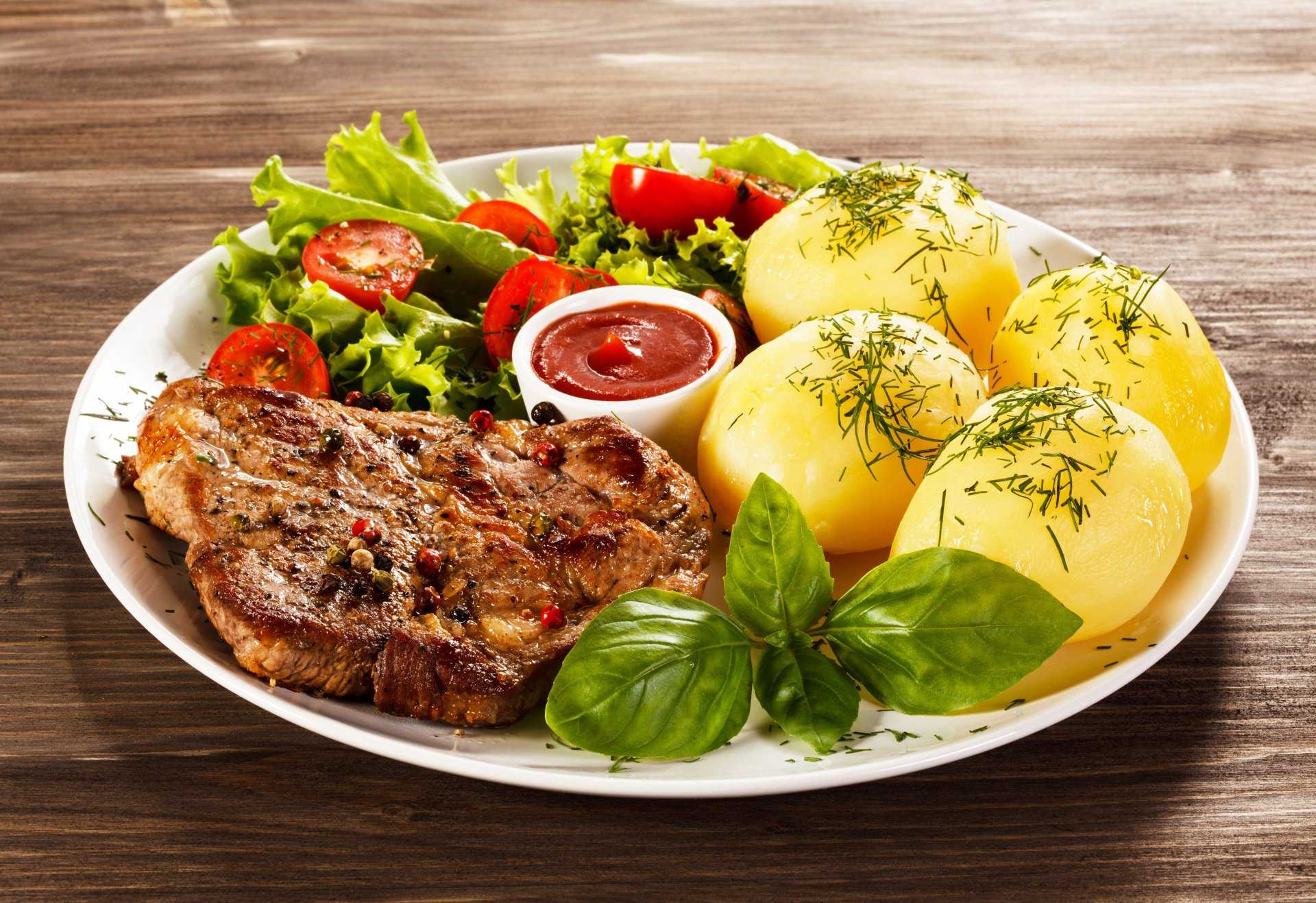 Cалаты на праздничный стол: топ-20 самых вкусных рецептов!