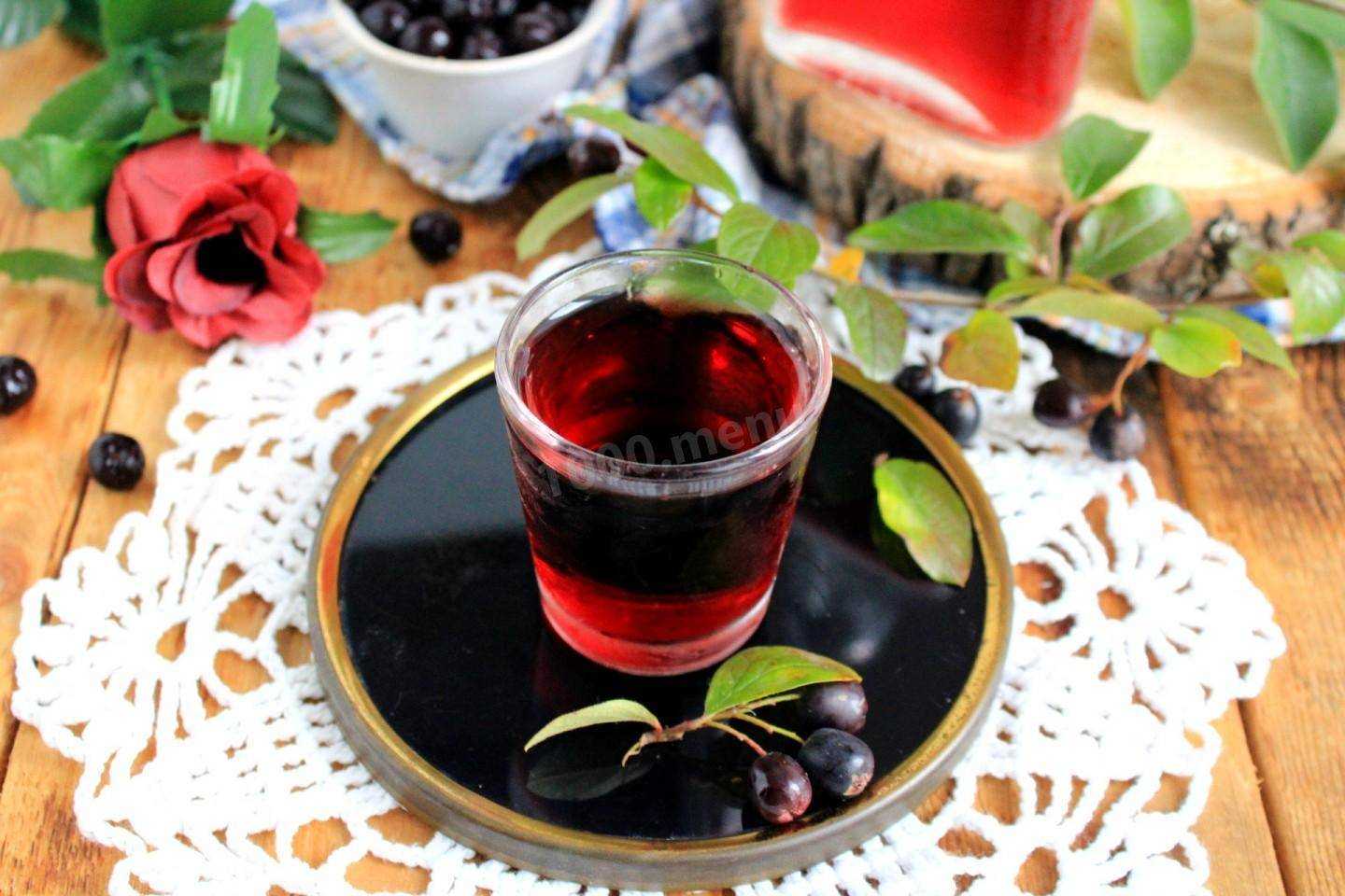 Вкусный и быстрый рецепт настойки из черноплодной рябины